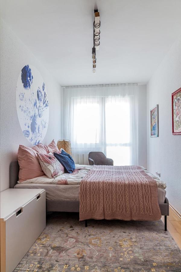 Almere With Free Parking Appartement